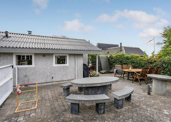 37 Holiday home *